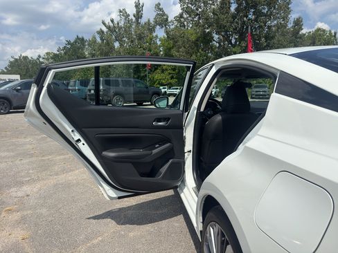 Used 2023 Nissan Altima 2.5 SL FWD image 19