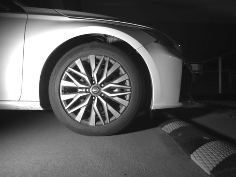 Used 2025 Nissan Altima 2.5 SV FWD image 13