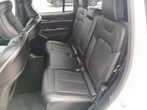 Used 2023 Jeep Grand Cherokee Overland w/ Adv Protech Group III AWD/4WD image 25