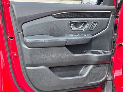 Used 2025 Honda Pilot Elite image 19