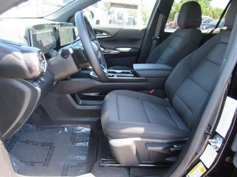 Certified 2026 Chevrolet Equinox LT FWD image 18