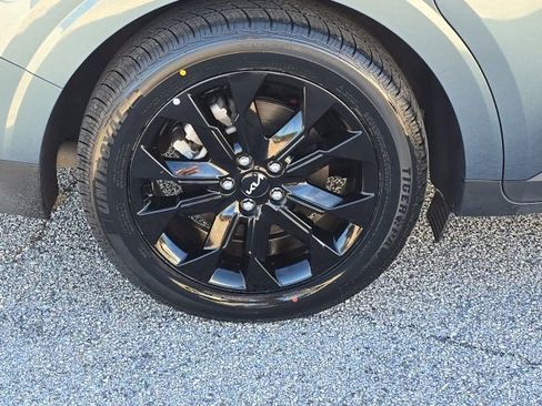 Used 2024 Kia Carnival SX Prestige image 9