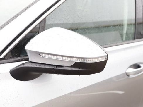 Used 2025 Volkswagen Tiguan SE w/ Panoramic Sunroof Package AWD/4WD image 11