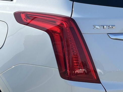 Used 2018 Cadillac XT5 Luxury w/ Driver Awareness Package FWD image 10