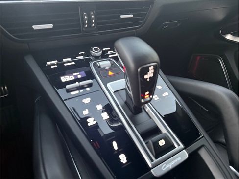 Used 2023 Porsche Cayenne Turbo image 19
