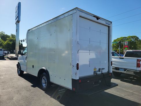 Used 2021 Chevrolet Express 3500 w/ Power Convenience Package image 3