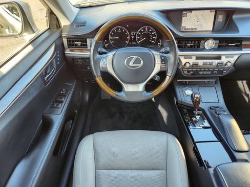 Used 2015 Lexus ES 350 w/ Premium Package image 14