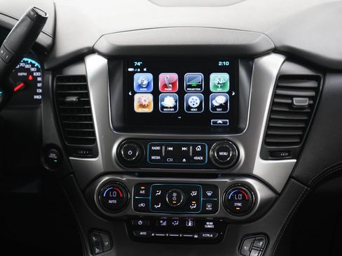 Used 2019 Chevrolet Suburban Premier AWD/4WD image 16