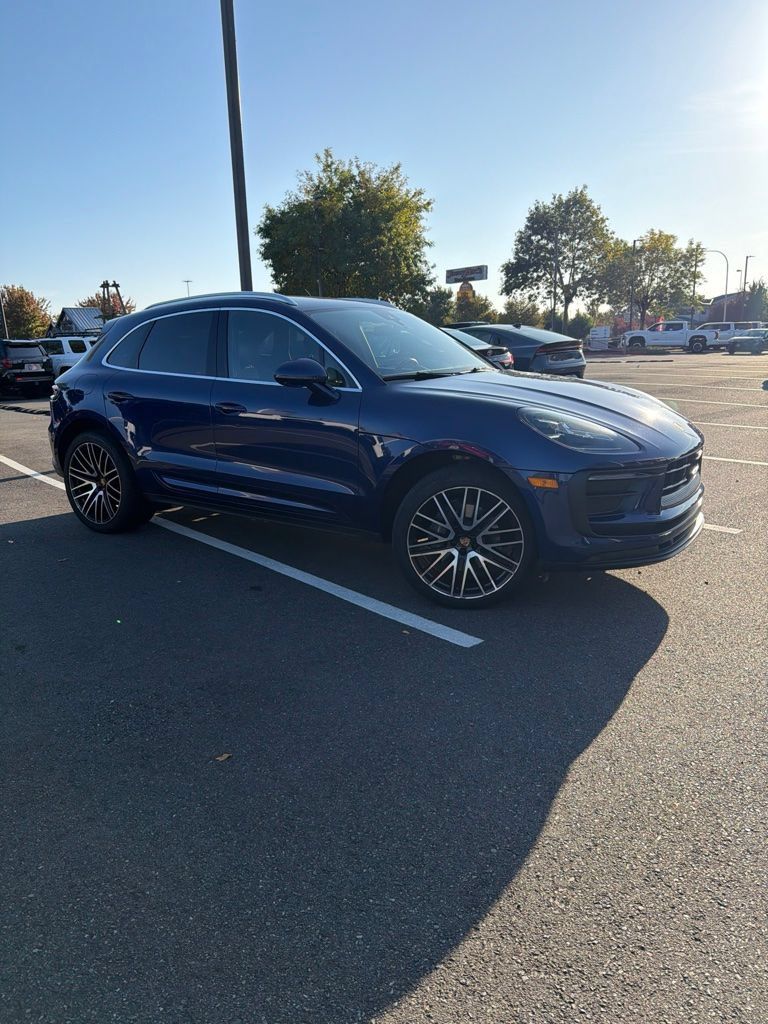 Used 2022 Porsche Macan AWD/4WD image 2