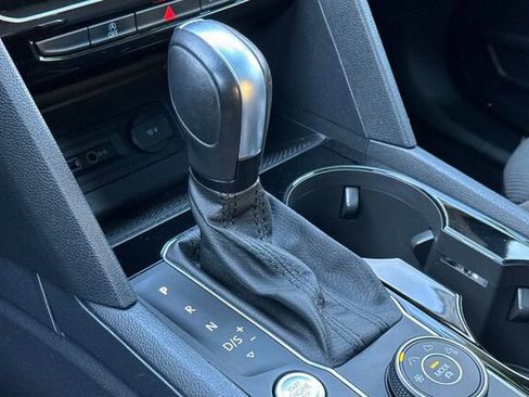 Used 2021 Volkswagen Atlas SEL Premium image 19