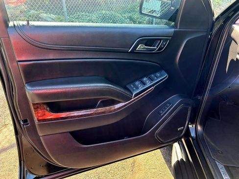 Used 2018 Chevrolet Suburban LT image 9