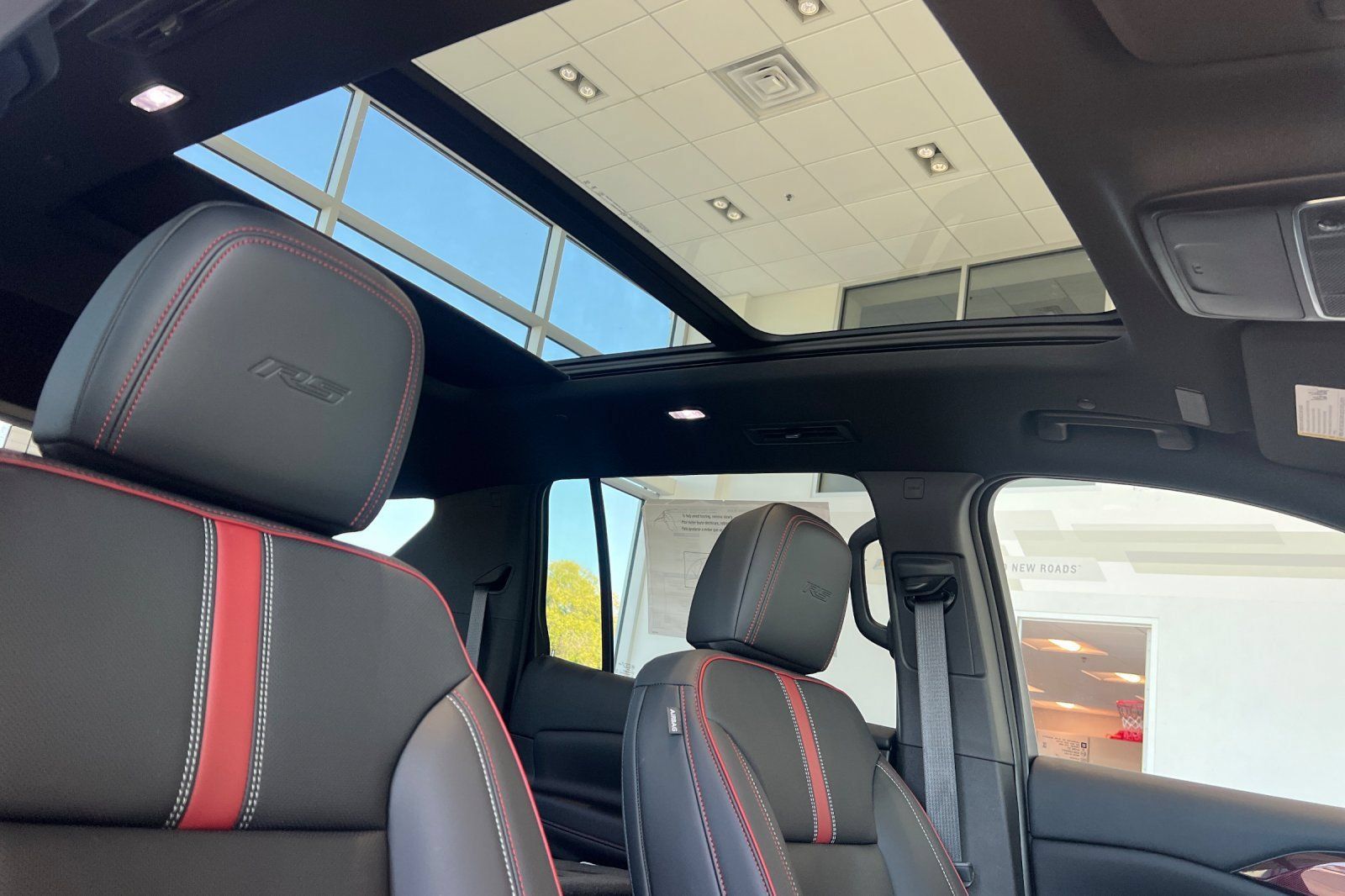 New 2027 Chevrolet Traverse RS AWD/4WD image 15