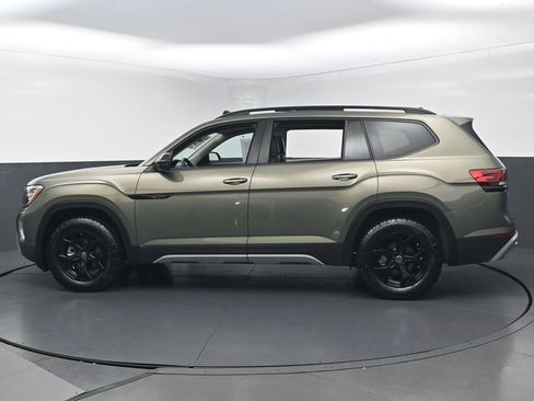 Used 2025 Volkswagen Atlas Peak Edition SE AWD/4WD image 8
