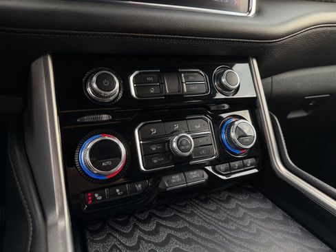 Used 2023 GMC Yukon Denali AWD/4WD image 20