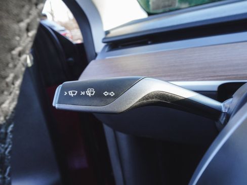 Used 2024 Tesla Model Y Performance image 19