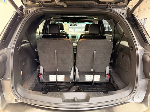 Used 2017 Ford Explorer XLT w/ Equipment Group 202A image 8