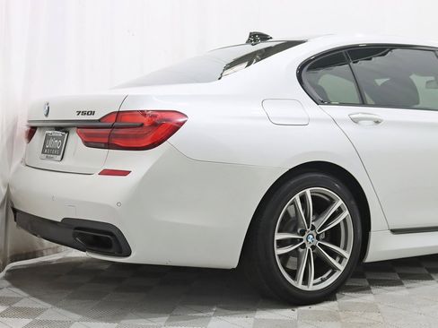 Used 2019 BMW 750i xDrive w/ M Sport Package image 10