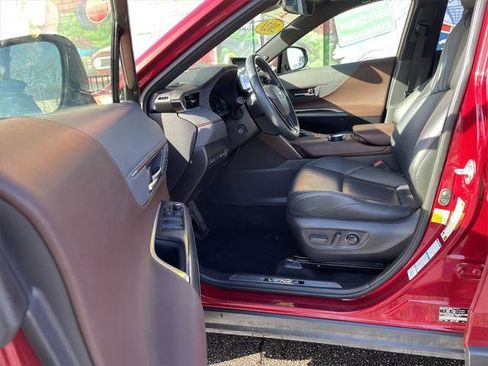 Certified 2021 Toyota Venza XLE image 14