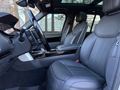 Certified 2023 Land Rover Range Rover SE image 29