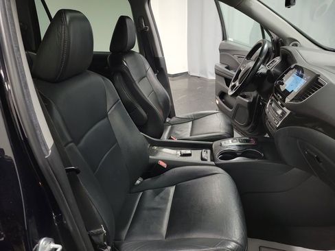 Used 2021 Honda Pilot Touring image 24