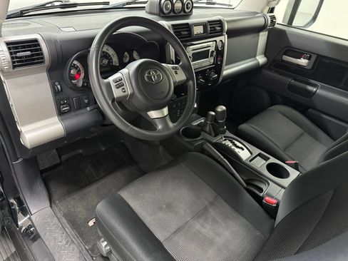 Used 2014 Toyota FJ Cruiser 4WD w/ Upgrade Package image 8