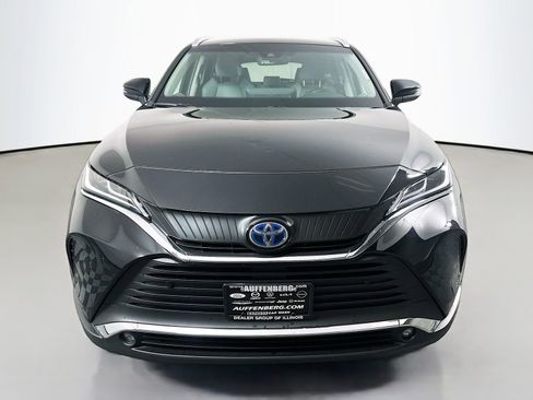 Used 2023 Toyota Venza XLE AWD/4WD image 2