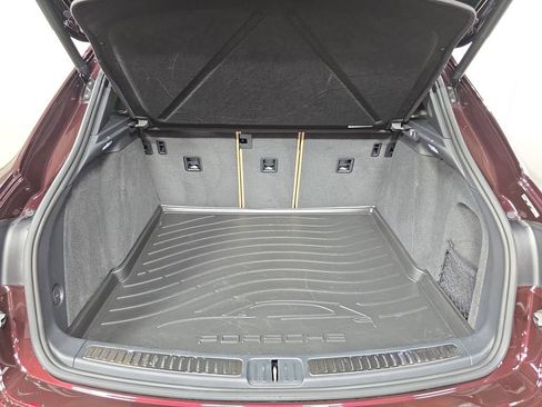 Used 2025 Porsche Macan AWD/4WD image 25