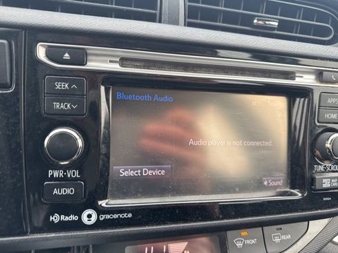 Used 2015 Toyota Prius C Four image 34