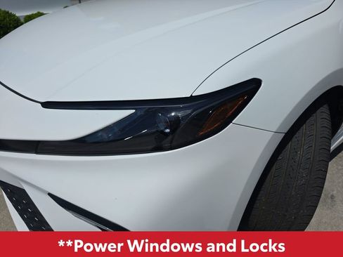 Used 2025 Toyota Camry SE FWD image 12