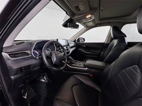 Used 2021 Toyota Highlander XLE image 20