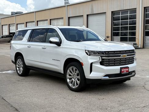 Used 2023 Chevrolet Suburban Premier AWD/4WD image 3