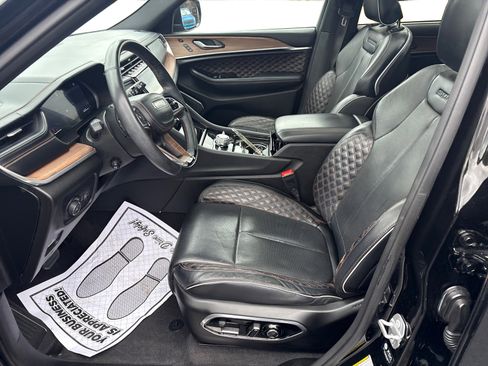 Used 2022 Jeep Grand Cherokee L Summit w/ Advanced Protech Group IV image 9