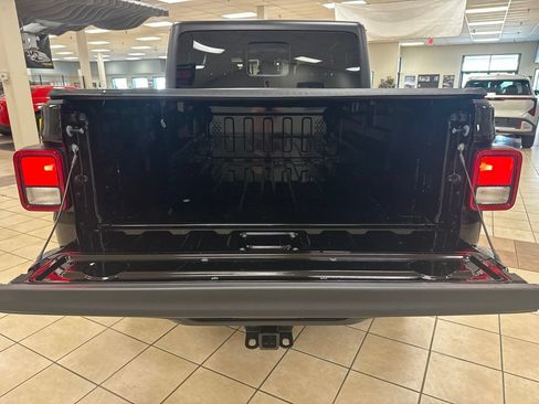 Used 2024 Jeep Gladiator Sport AWD/4WD image 19