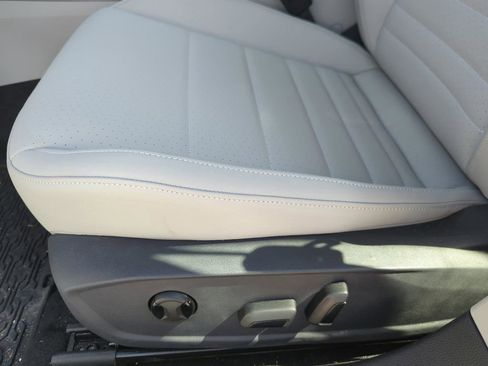 Used 2024 Volkswagen Jetta SE FWD image 31
