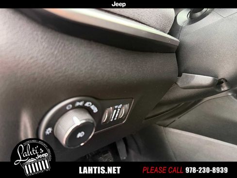 Certified 2023 Jeep Compass Latitude image 30