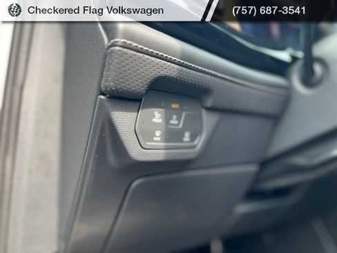 Used 2026 Volkswagen Atlas SE AWD/4WD image 16