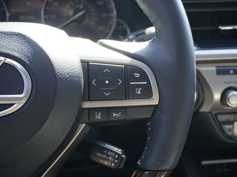 Used 2017 Lexus ES 350 w/ Luxury Package FWD image 13