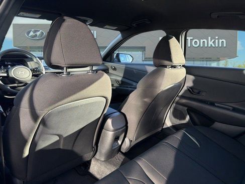 Certified 2025 Hyundai Elantra Sport image 28