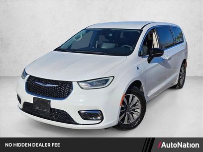 Used 2024 Chrysler Pacifica Limited