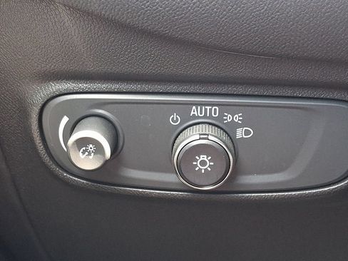 Used 2020 Chevrolet Equinox LT FWD image 25