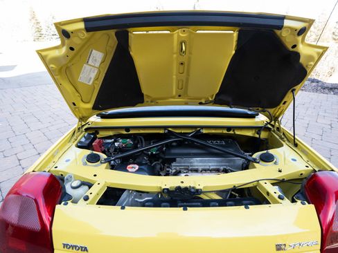 Used 2001 Toyota MR2 RWD image 19
