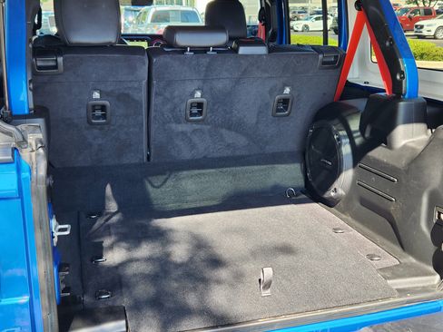 Used 2023 Jeep Wrangler Unlimited Rubicon 4xe image 21