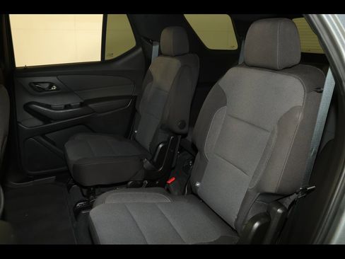Used 2023 Chevrolet Traverse LT image 31