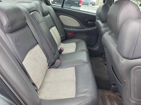 Used 2005 Pontiac Bonneville GXP image 11