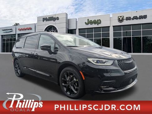 New 2026 Chrysler Pacifica Select FWD image 1