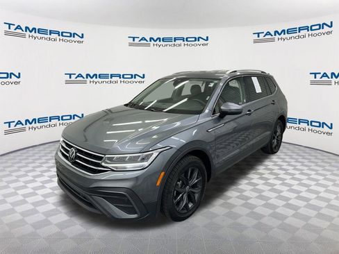 Used 2024 Volkswagen Tiguan SE FWD image 1