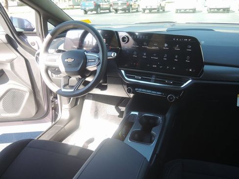 New 2026 Chevrolet Equinox EV LT image 30