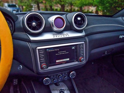 Used 2016 Ferrari California T image 33