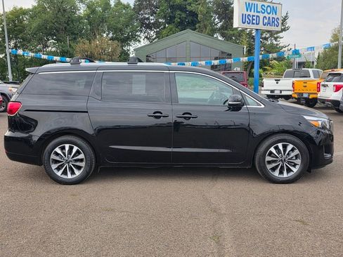 Used 2018 Kia Sedona SX image 5
