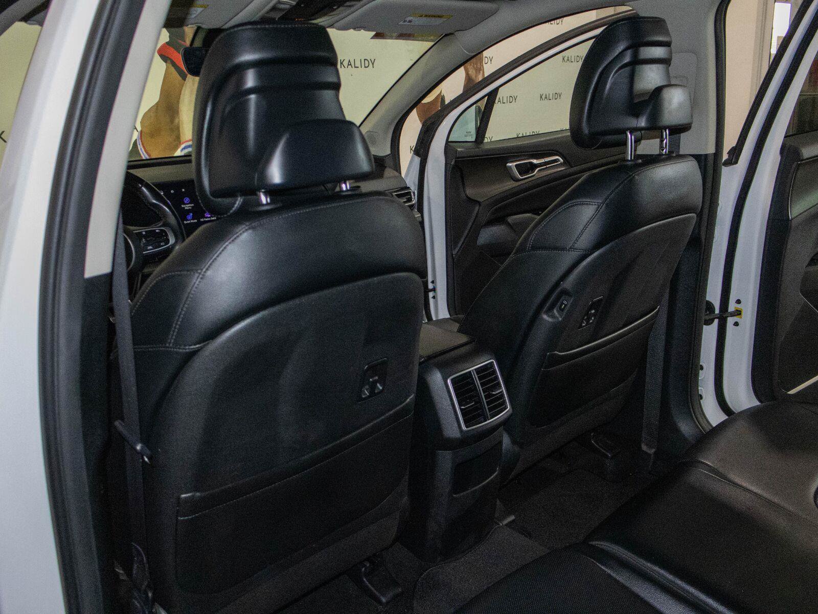 Used 2024 Kia Sportage EX FWD image 10